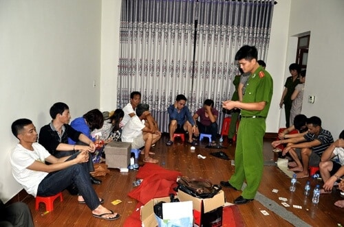 Tết mà thiếu đánh bài ăn tiền thì còn gì là tết nữa
