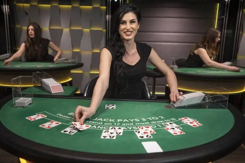 Người chia bài trò chơi casino trực tuyến tại TF88