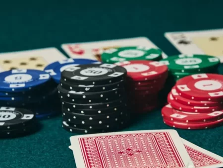 Chiến Thuật Chơi Poker Hiệu Quả: Hướng Dẫn Từ Cơ Bản Đến Nâng Cao
