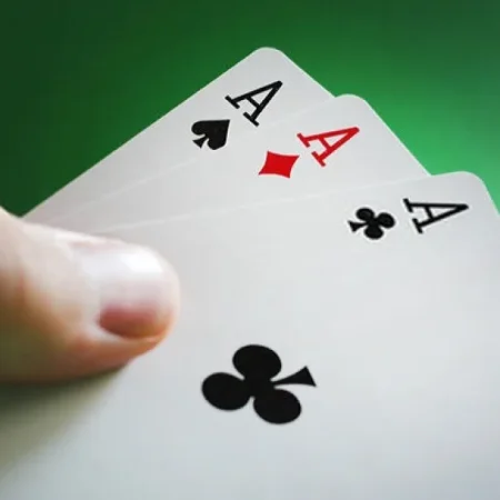 Cách Chơi Poker Online Cho Người Mới: Hướng Dẫn Từ Cơ Bản Đến Chiến Lược Hiệu Quả